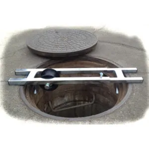 ADJUSTABLE TOP MANHOLE ROLLER