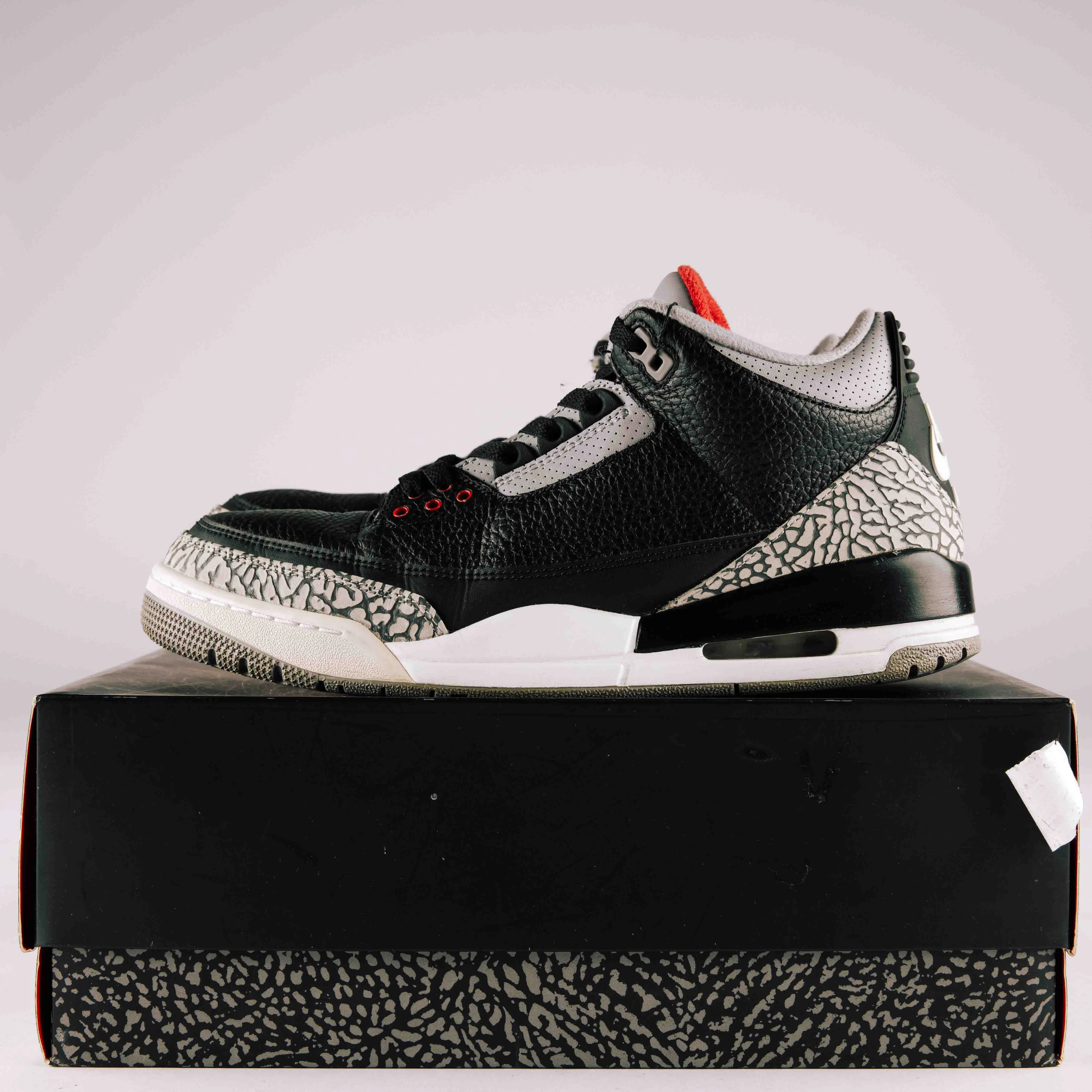 Jordan 3 Retro Black Cement (2018) - Used - 0470