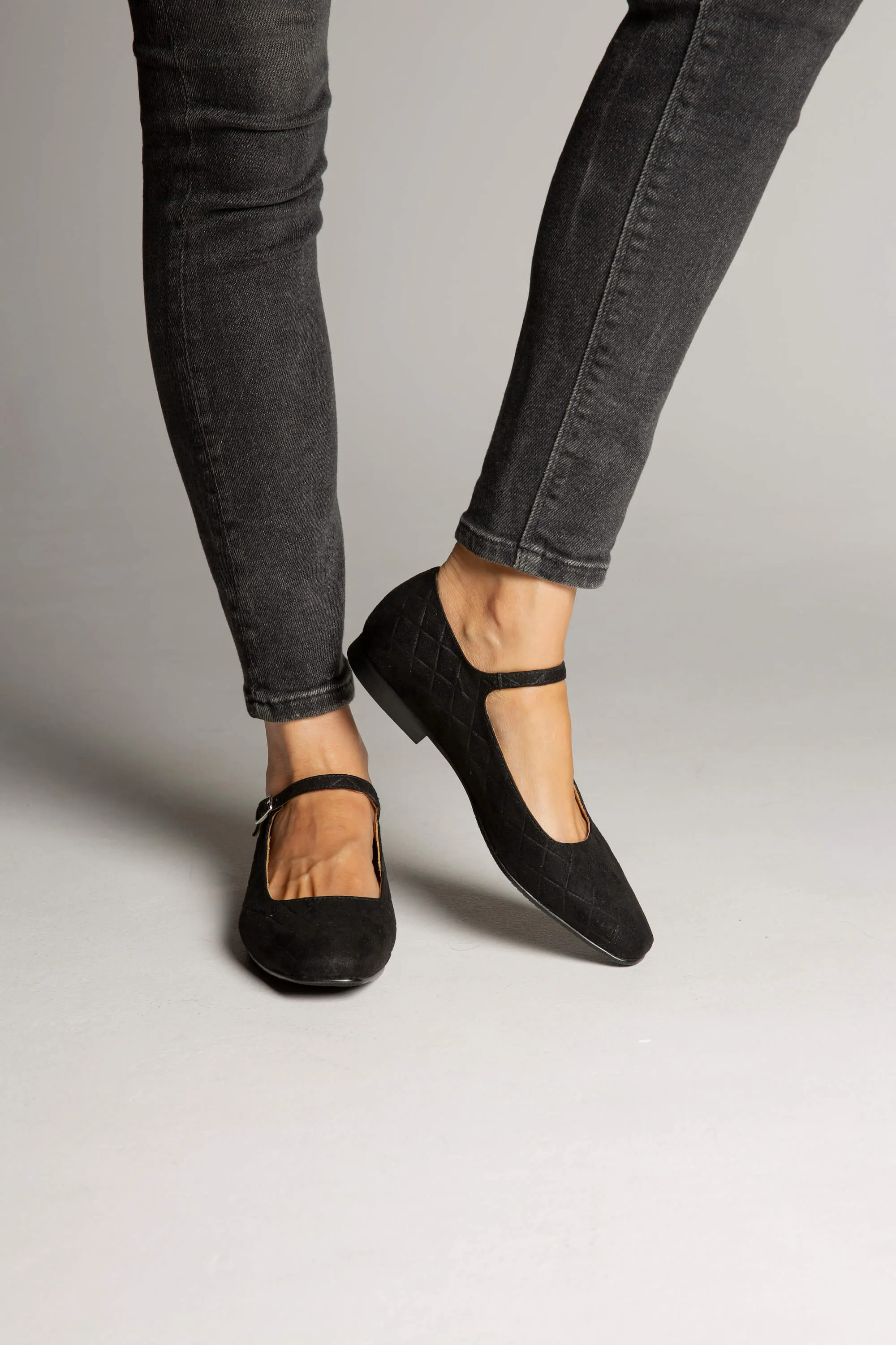 Sweet Vegan Suede Ballerinas | Black